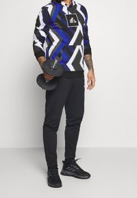 adidas Performance Jersey con capucha - white