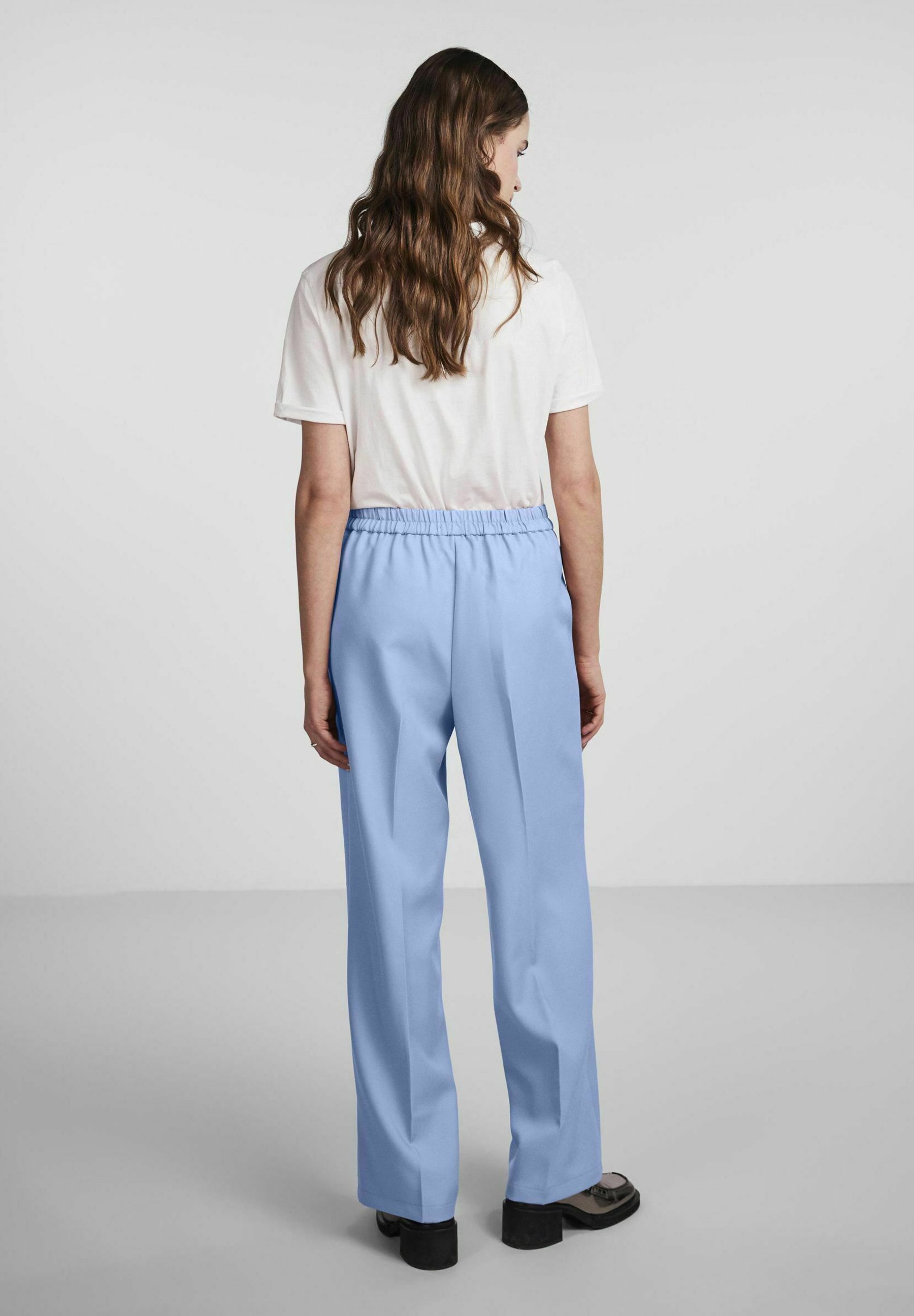 Pantaloncini Donna PIECES Pcneva HW Wide Shorts Noos – Modello Largo, Comfort Estivo – Marca Danese