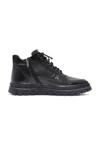 Zapatillas altas negras de cuero con un acabado texturizado. Cuentan con cordones, una cremallera lateral y una suela de goma gruesa.