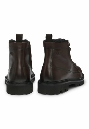 Rankning 5: BOSS - JULYO HALB BUFR - Snörstövletter