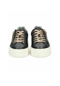 Sorte lædersneakers med beige snørebånd, hvide platåsåler og sidelukkere. Glat struktur med et minimalistisk design og gyldne detaljer.