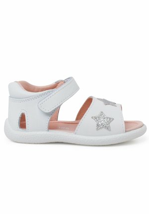 Weiße Leder-Sandaletten mit Ausschnitten, verstellbarem Riemen, rosa Innensohle und Akzenten in silbernem Glitzerstern. Strukturierte Gummisohle.
