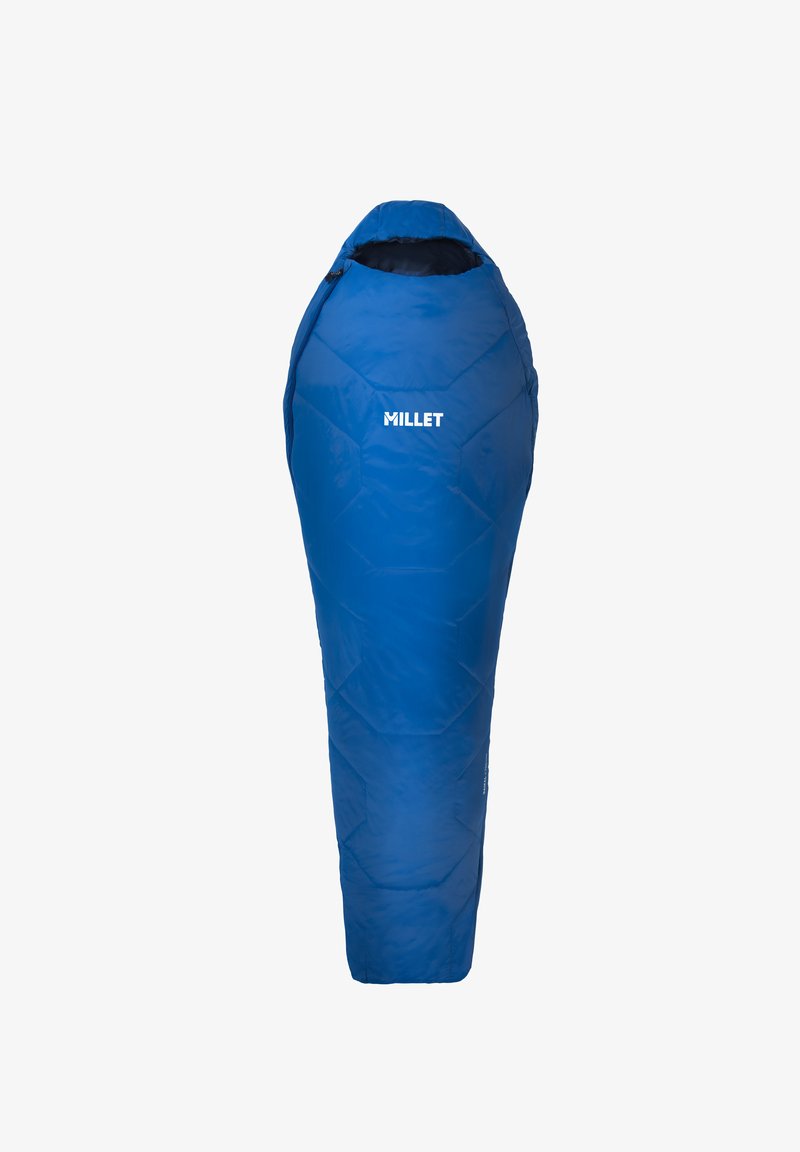 Blauer Schlafsack mit hexagonalem Muster, Reißverschlussöffnung oben und dem deutlich sichtbaren Millet-Logo auf der Vorderseite.