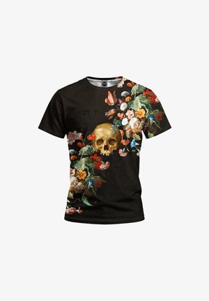 Juodos trumpomis rankovėmis marškinėliai su dideliu auksiniu kauke, apsupta spalvingų gėlių raštų, demonstruojančių gyvybingas gėles ir subtilias lapijas.