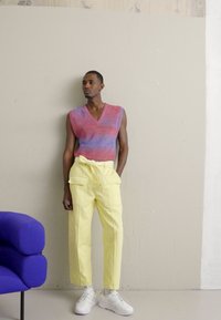 Lukhanyo Mdingi THE CANADA UNIFORM - Τζιν χαλαρής εφαρμογής - denim elfin yellow