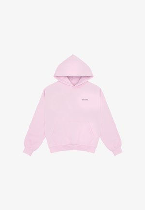 Sweat à capuche rose clair avec poche kangourou à l'avant, manches longues et petit logo texte sur la poitrine gauche.