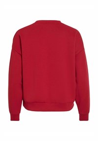 Sweatshirt rouge avec un col rond, des épaules tombantes et des poignets côtelés. Tissu doux avec une texture lisse, présente une vue arrière uni.