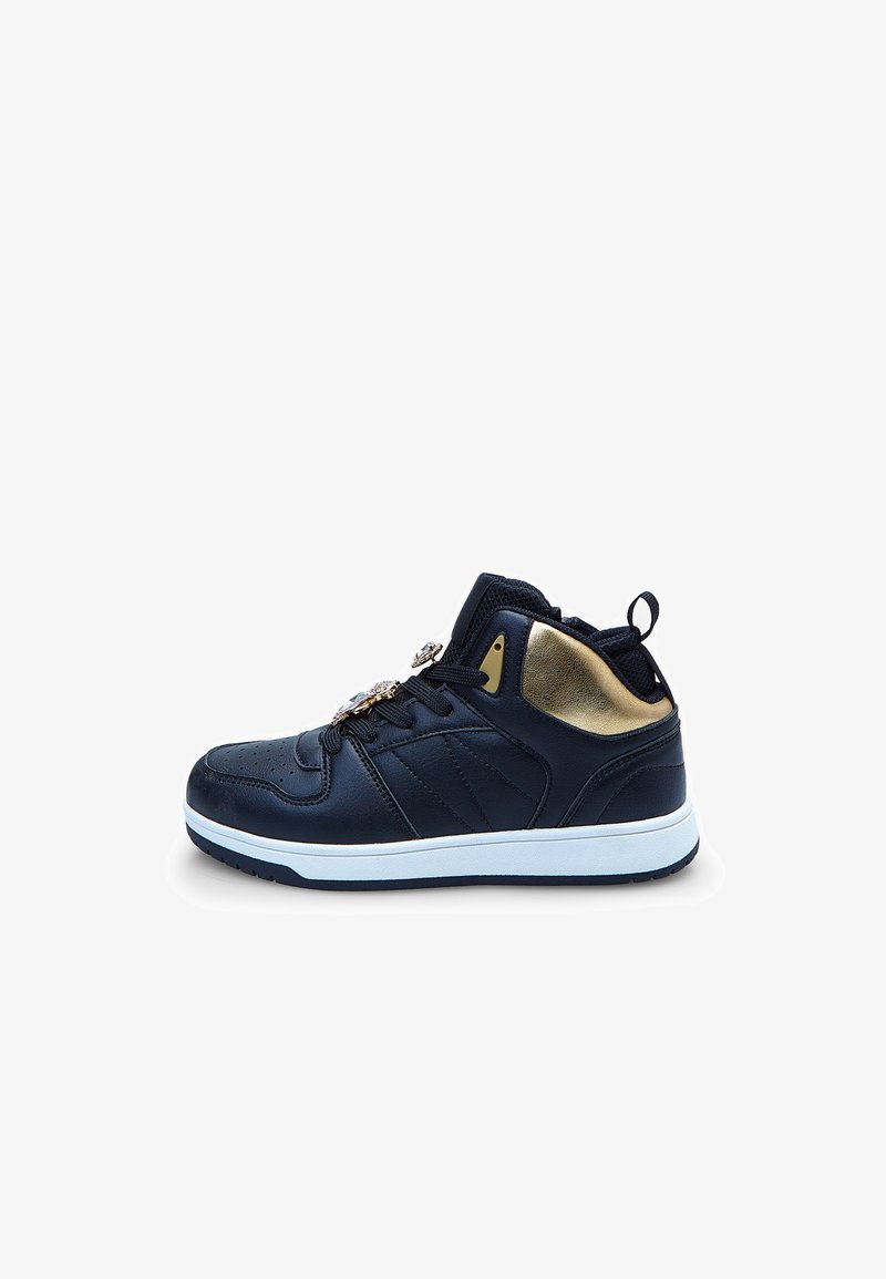 High-Top-Sneaker aus marineblauem Leder mit goldenen Akzenten. Verfügt über eine strukturierte Oberseite, perforierte Zehenpartie und weiße Gummisohle. Inklusive dekorativer Schnürsenkel.