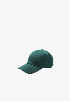 Gorra de béisbol de algodón verde oscuro con visera curva y ojales de ventilación, mostrada sobre un fondo blanco.