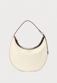 Κρεμ τσάντα ώμου σε σχήμα ημισελήνου με σκούρο καφέ περίγραμμα, μονή λουρίδα και λογότυπο «LeGer» στο κέντρο μπροστά.