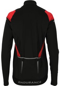 Schwarze Langarmjacke mit roten Netzschultereinsätzen, reflektierenden Details und abgerundetem Saum. Verfügt über eine Rückentasche und den Text "ENDURANCE" entlang des unteren Randes.
