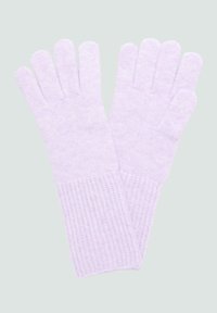 Helle lavendel gestrickte Handschuhe mit gerippten Bündchen, die individuelle Fingerfächer und ein weiches, strukturiertes Material zur Wärme bieten.