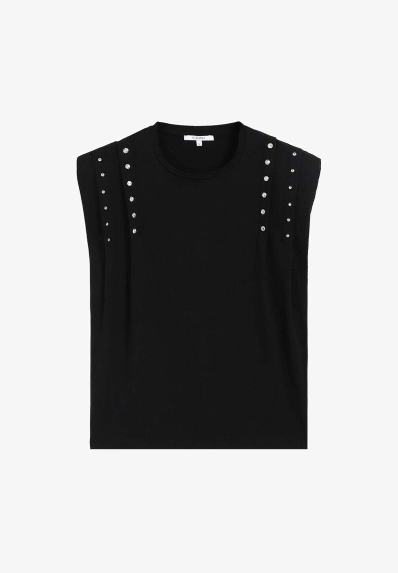 Haut noir sans manches en tissu doux. Présente des détails de clous argentés le long des épaules pour plus de texture et de style. Encolure ronde simple.