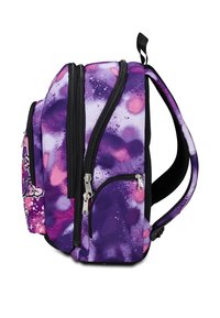 Zaino con motivo a macchie viola e rosa, dotato di due cerniere, tasche laterali e spallacci regolabili; realizzato in tessuto resistente.