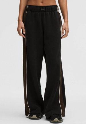 STEADY STATE OVERSIZED - Pantaloni sportivi - black walnut crunch light ivory