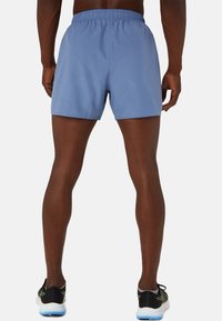 ASICS CORE SHORT - Pantalón corto de deporte - denim blue