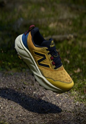 FRESH FOAM X HIERRO V9 - Trail running shoes - marmalade