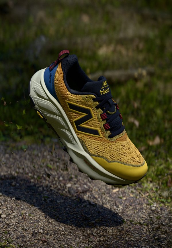 FRESH FOAM X HIERRO V9 - Trail running shoes - marmalade