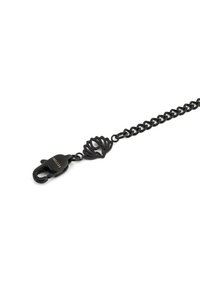Lanț din metal negru cu un design decorativ în formă de mână și un închizător cu arc. Dispune de o textură netedă și un estetic minimalist.