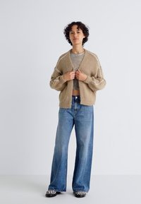 Vero Moda FENG LS V-NECK GA BOO - Cardigan - silver mink/snow white