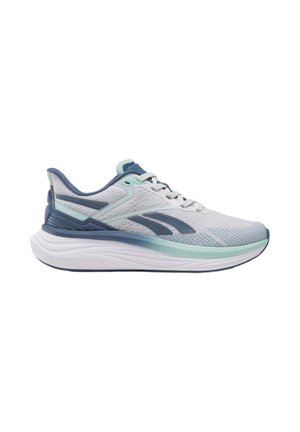 Hellgrauer und blauer Sportschuh zum Laufen mit weißer Sohle, gepolstertem Fersenbereich und Schnürdesign, seitlich gezeigt.