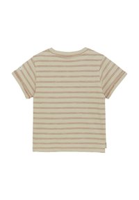 Kortärmad, beige T-shirt med tunna, rostfärgade horisontella ränder. Har en rund halsringning och sömmen är sydd.