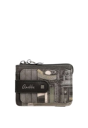 Portafoglio compatto con cerniera, slot per carte e design stampato, con una cinghia nera etichettata "Anekke."