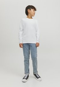 Jack & Jones Junior JJE O NECK - Långärmad tröja - white