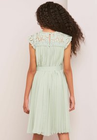 Lipsy REGULAR FIT - Hverdagskjole - sage green