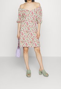 Vero Moda Petite Sukienka z dżerseju