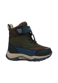 Voděodolná turistická bota v tmavě hnědé, zelené a námořnické modré barvě. Má zesílenou špičku, polstrovaný límec a nastavitelný pásek. Texturovaná podrážka pro lepší uchopení.