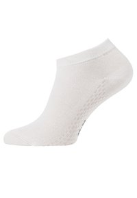 Calzini bianchi alla caviglia realizzati in materiale leggero e traspirante. Presentano una trama a maglia fitta con tallone e punta rinforzati. Marchio discreto.