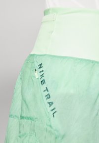 Nike Performance TRAIL - Sportiniai šortai - vapor green/spring green/bicoastal
