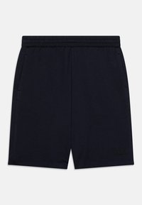 Shorts bleu marine foncé en tissu lisse, avec une taille élastique et des poches latérales. Détail logo subtil dans le coin inférieur.