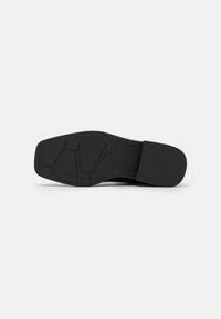 Vagabond Kotníkové boty na platformě - black
