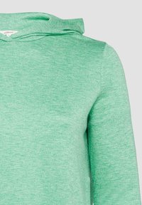 Grüne Kapuzenjacke aus weichem, leichtem Stoff. Verfügt über einen entspannten Schnitt, lange Ärmel und eine Kordelzugkapuze. Strukturiertes, meliertes Finish.