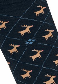Chaussettes navy avec un motif en losange, ornées de rennes brun clair avec des nez roses. Texture tricotée avec des lignes d'accent bleu.