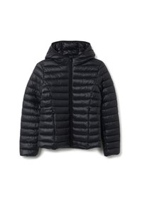 Giacca a vento nera con cappuccio, dotata di chiusura con zip, design trapuntato e texture liscia e lucida. Realizzata in materiale leggero e isolato.