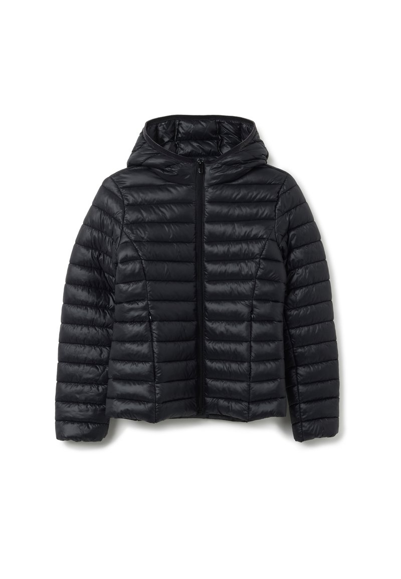 Giacca a vento nera con cappuccio, dotata di chiusura con zip, design trapuntato e texture liscia e lucida. Realizzata in materiale leggero e isolato.