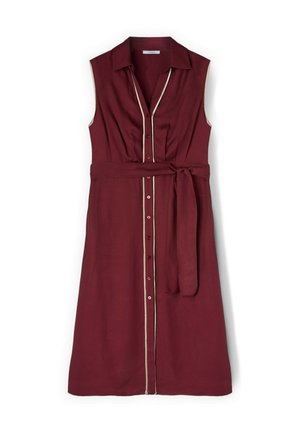 Vestido burdeos sin mangas con botones delanteros, cuello, ribete beige a lo largo de la línea de botones y cinturón ajustable a juego en la cintura.