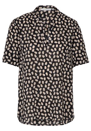 Czarna bluzka z krótkim rękawem w beżowe nieregularne owalne plamki, z dekoltem w serek i małym kołnierzykiem, wykonana z lekkiego materiału.