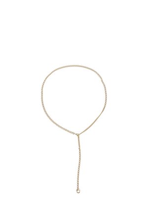 Naszyjnik na łańcuszku w odcieniu złota z prostym, delikatnym wzorem i zawieszką z łańcuszkiem. Lekki o gładkiej strukturze i regulowanej długości.