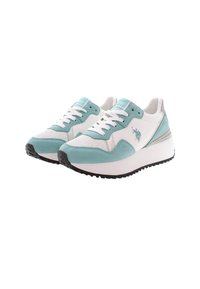 Sneakers bianchi, turchese chiaro e grigie. Parte superiore in suede e mesh con punta tonda, suola testurizzata e dettaglio del logo sul lato.