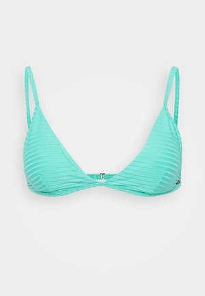 Turkusowy trójkątny biustonosz bikini z cienkimi ramiączkami, charakteryzujący się prążkowaną fakturą oraz metalowym zapięciem z przodu.