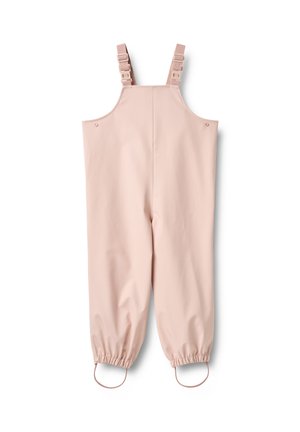 Pantalones impermeables rosas con tirantes ajustables, puños elásticos y un acabado suave y brillante. Diseñados para uso exterior.