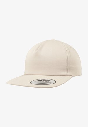 Beżowa czapka snapback z usztywnioną koroną i płaskim daszkiem. Wykonana z tkaniny plecionej, z okrągłą metką z przodu zawierającą szczegóły dotyczące marki.