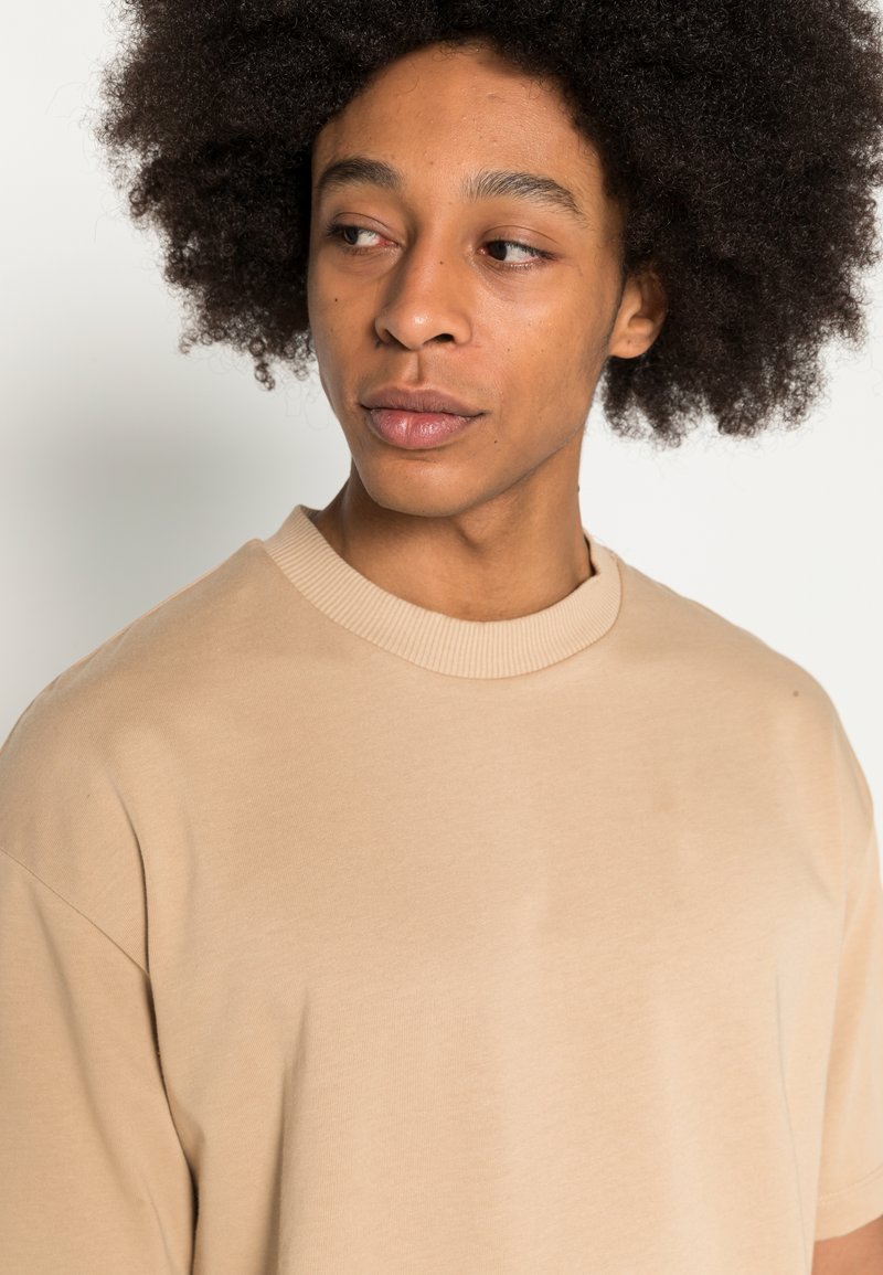 Herren T-Shirts basic | Jack & Jones PREMIUM JPRBLAKAM CLEAN TEE CREW NECK T-Shirt basic curds whey/beige - VN69462 Herren T-Shirts basic | Jack & Jones PREMIUM JPRBLAKAM CLEAN TEE CREW NECK T-Shirt basic curds whey/beige - VN69462