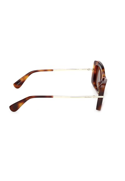 Lunettes de soleil rectangulaires écaille de tortue avec des branches fines en métal doré et des embouts incurvés marron, vues de profil sur fond blanc.