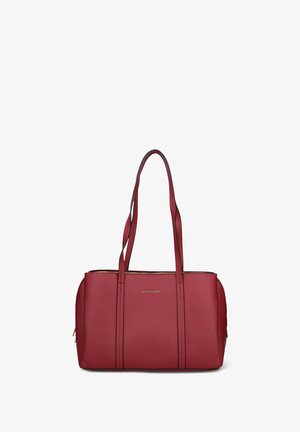 Borsa tote in pelle rossa con due manici lunghi, chiusura con cerniera e dettagli in metallo dorato. Tessitura liscia e design strutturato.