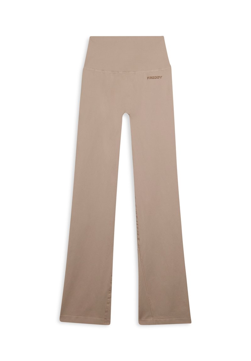Pantaloni yoga beige con una ampia vita elastica, fondo svasato e tessuto liscio. Logo "FREDDY" stampato in modo discreto sul retro.